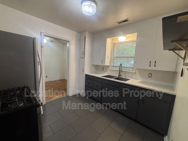 326 East 19th Street, additional rental photo 5