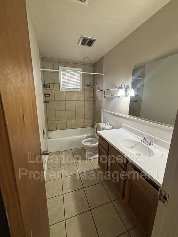2428 Cedarwood Avenue - 1, additional rental photo 3