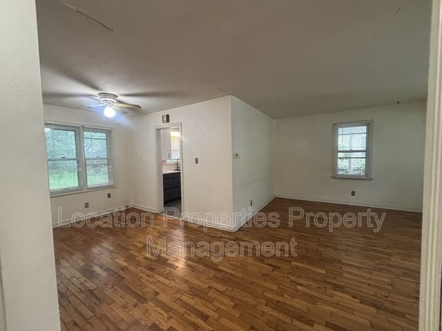 326 East 19th Street, rental photo 4