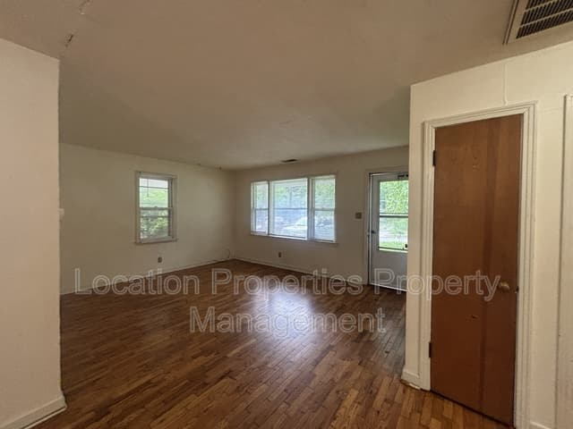 326 East 19th Street, additional rental photo 2