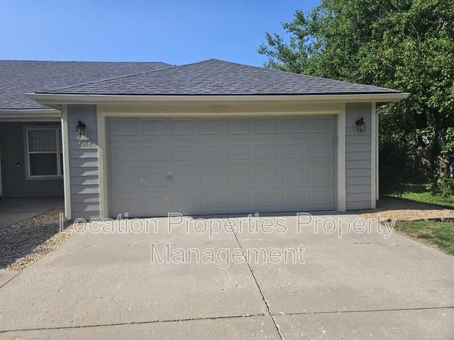 4104 Saddlehorn Drive, rental photo 2