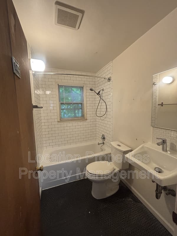 326 East 19th Street, additional rental photo 7