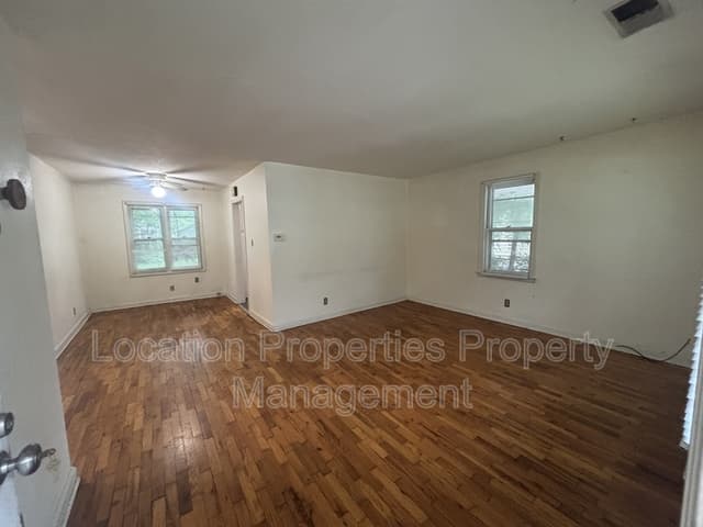 326 East 19th Street, rental photo 3