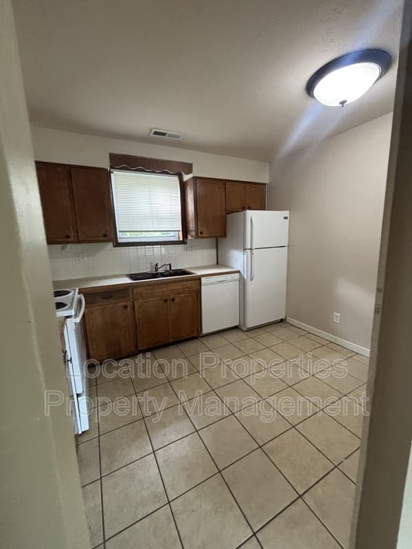 2428 Cedarwood Avenue - 1, rental photo 4