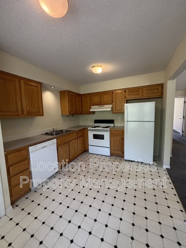 2410 Lancaster Drive - 1, rental photo 2