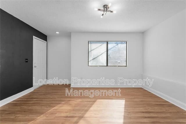 1502 West 25th Court - D3 D3, additional rental photo 1