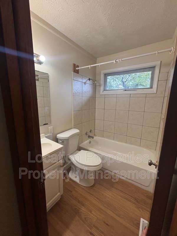 806 West 25th Street - A, additional rental photo 5