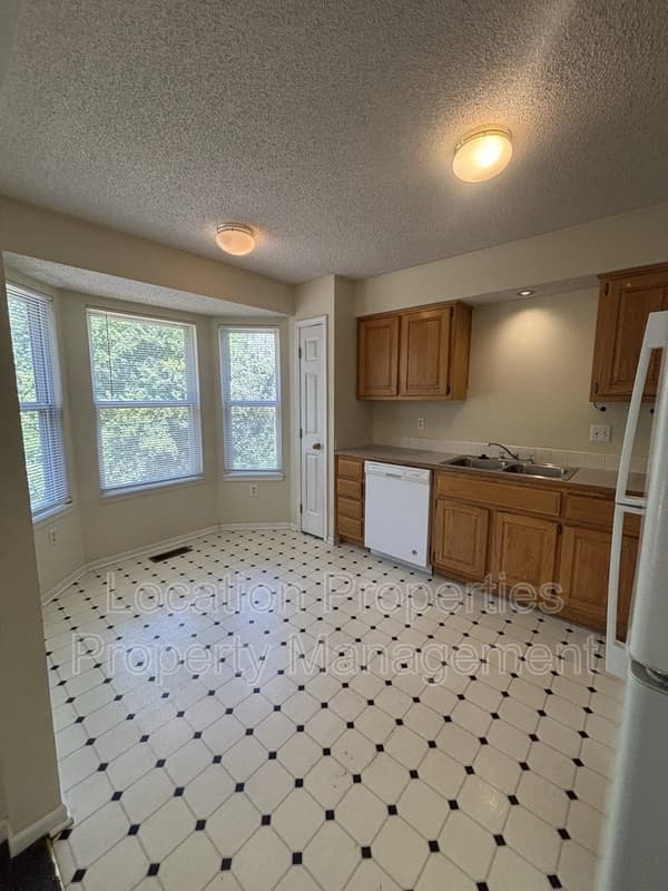2410 Lancaster Drive - 1, rental photo 3