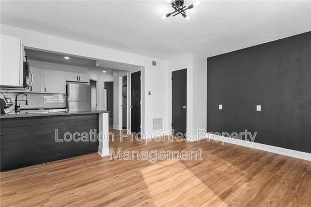 1502 West 25th Court - D3 D3, additional rental photo 2