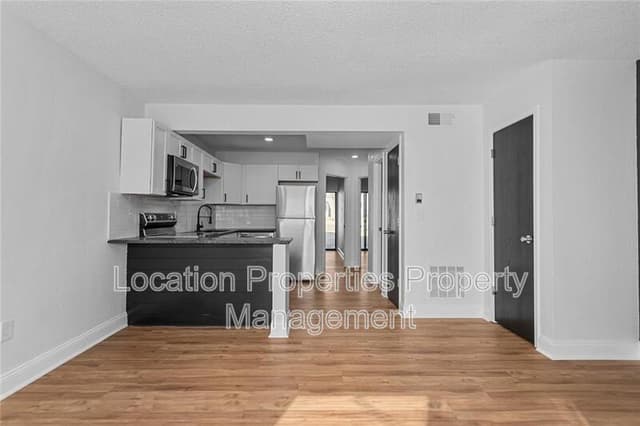 1502 West 25th Court - D3 D3, additional rental photo 3