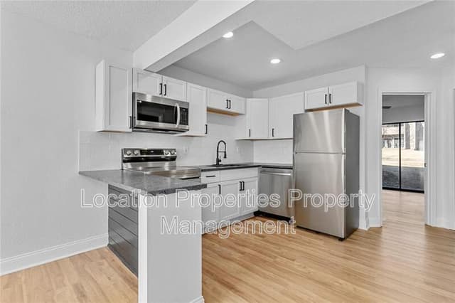 1502 West 25th Court - D3 D3, additional rental photo 4
